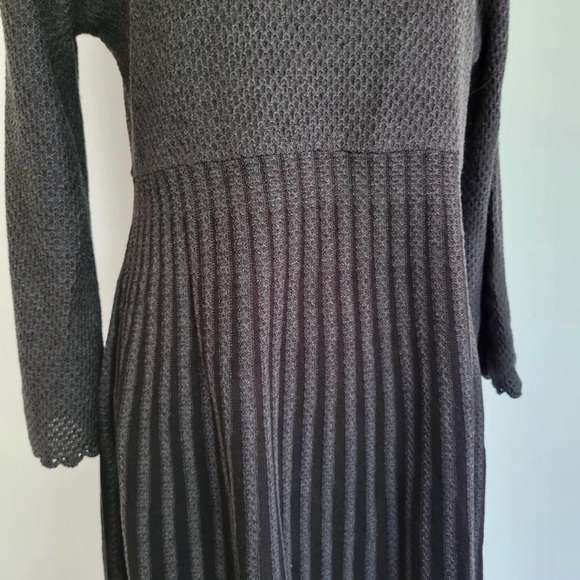 Calvin Klein Knit Gray/Charcoal Sweater Fit & Flare Pleated Dress size Medium - Picture 9 of 10